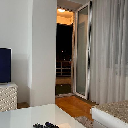 Karas Apartments Скопие Екстериор снимка