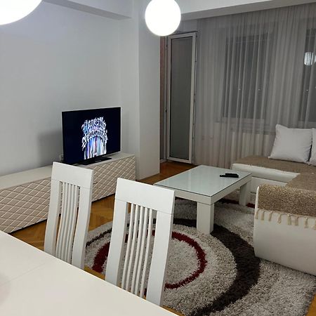 Karas Apartments Скопие Екстериор снимка